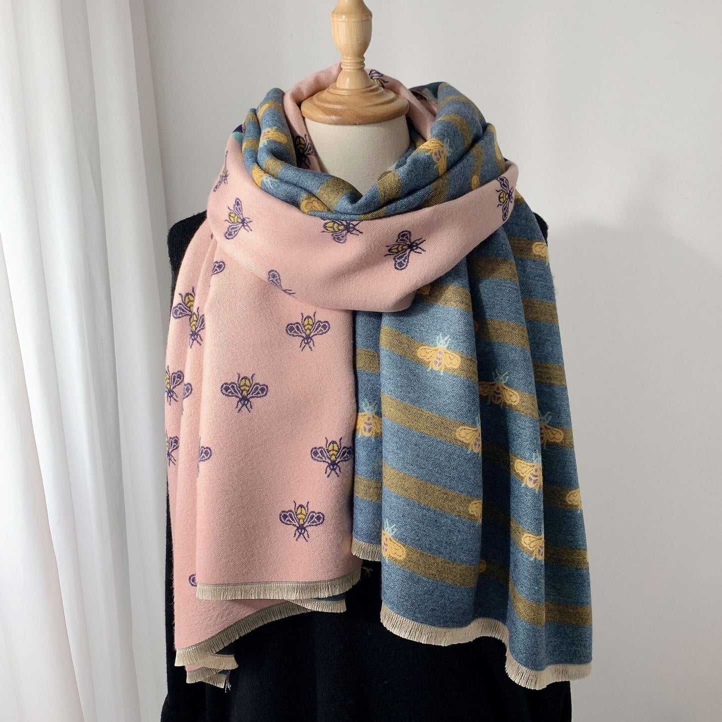 Women's Versatile Warm And Thick Shawl Decorated Neckband