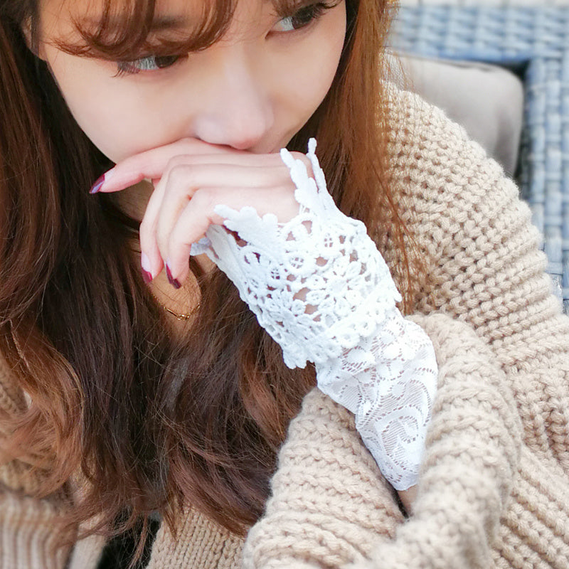 Lace hollow sleeves