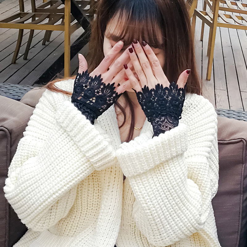 Lace hollow sleeves