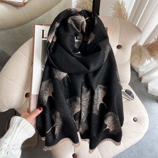 Thickened And Lengthened Scarf Lady