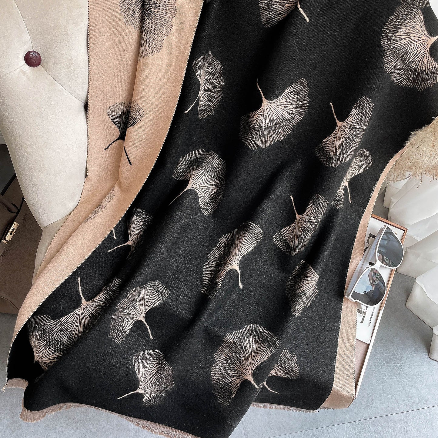 Thickened And Lengthened Scarf Lady